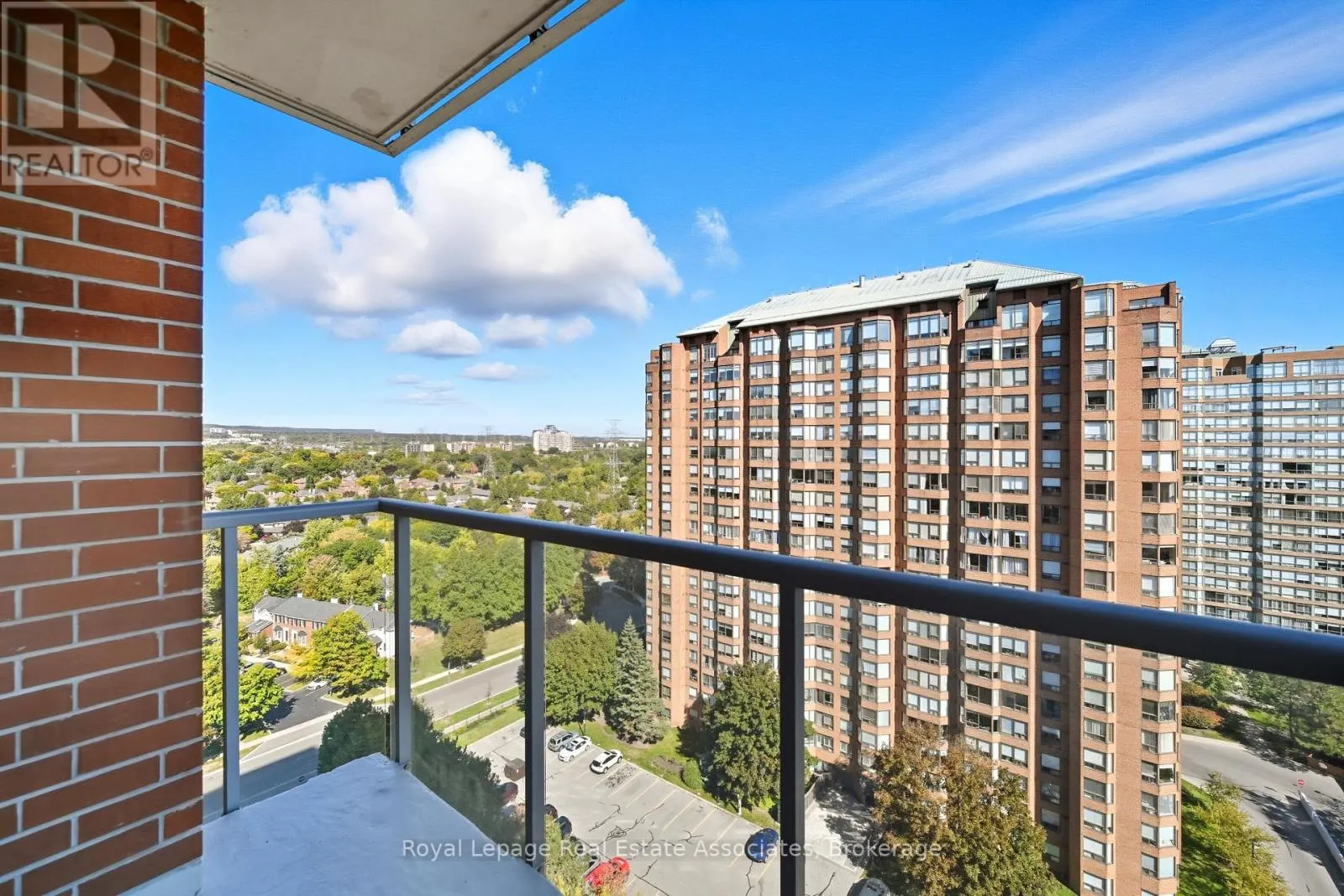 1407 - 551 MAPLE AVENUE