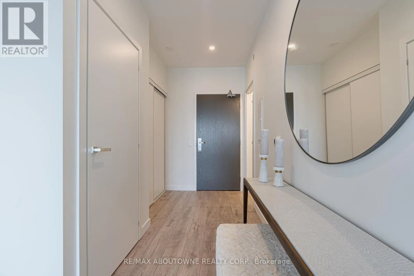 A1004 - 125 BRONTE ROAD