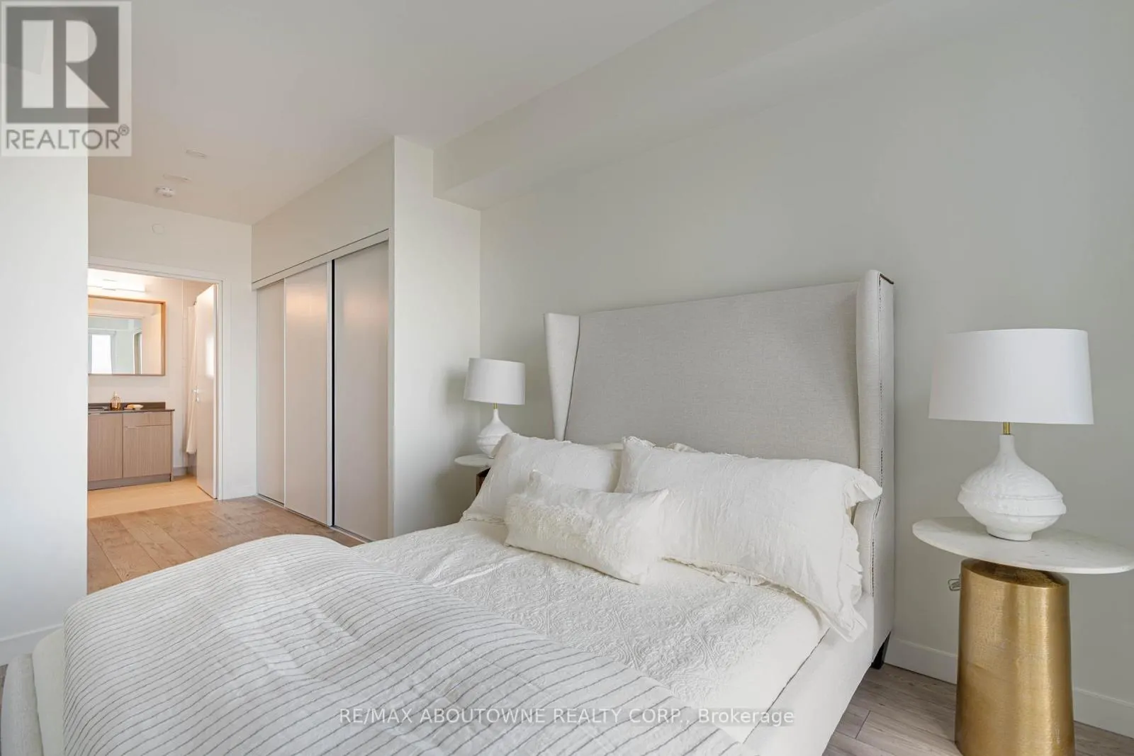 A1004 - 125 BRONTE ROAD