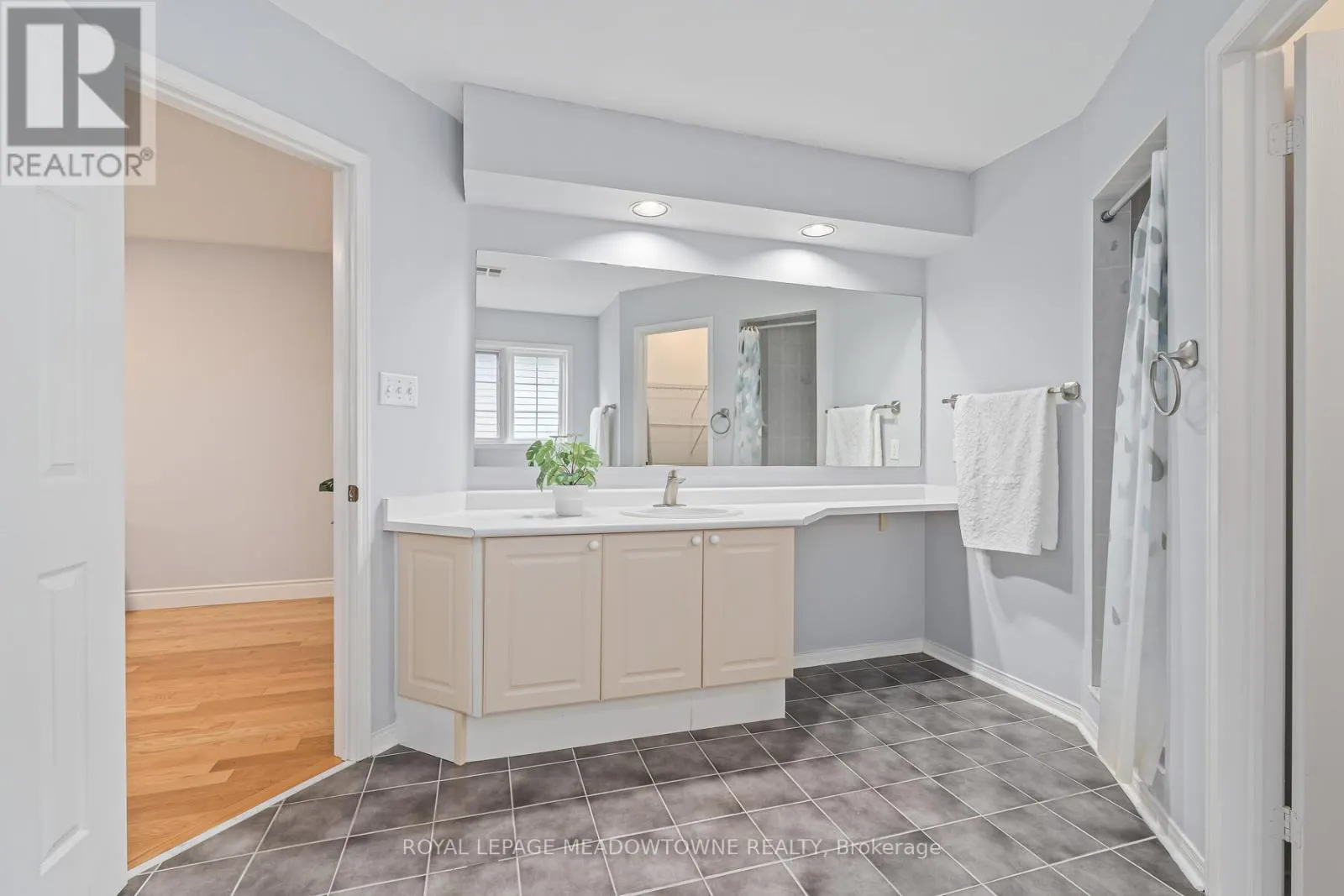 44 JAMES YOUNG DRIVE