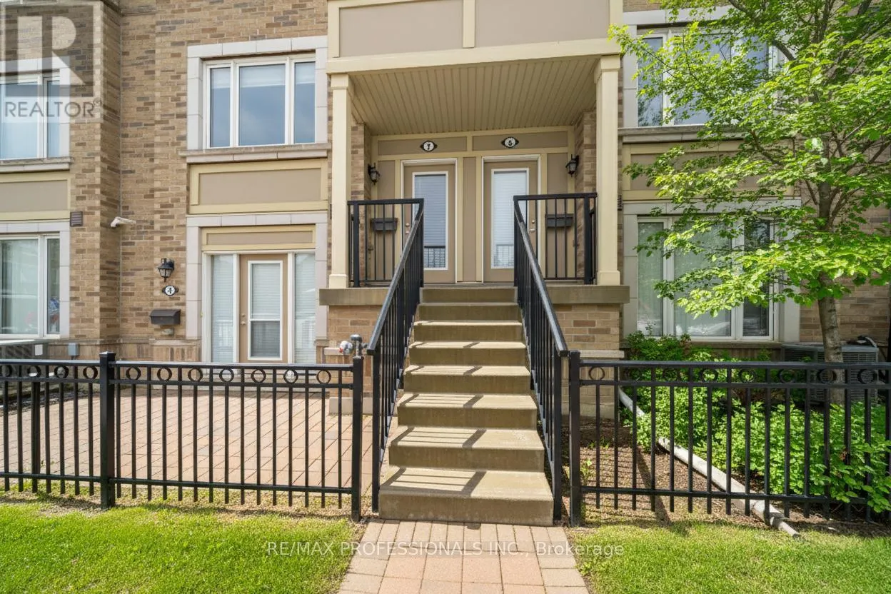 7 - 3135 BOXFORD CRESCENT
