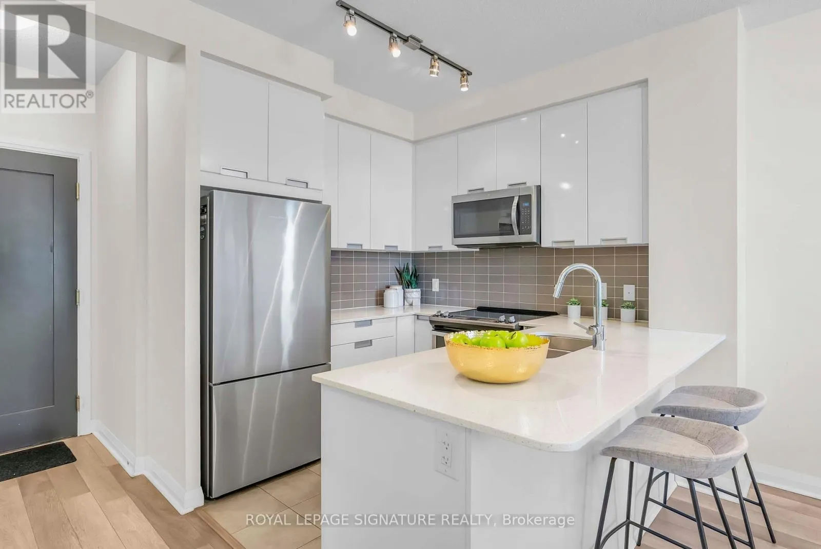 1811 - 5033 FOUR SPRINGS AVENUE