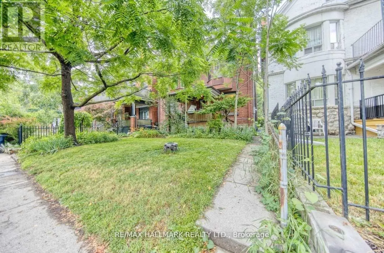 UPPER - 46 SPRINGHURST AVENUE