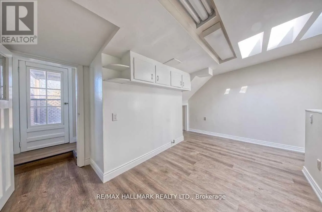 UPPER - 46 SPRINGHURST AVENUE