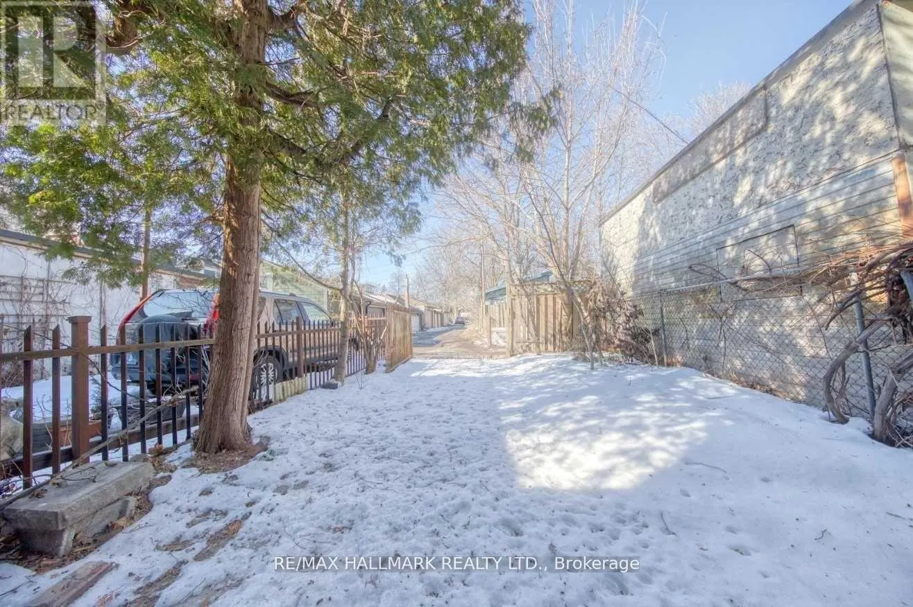 UPPER - 46 SPRINGHURST AVENUE