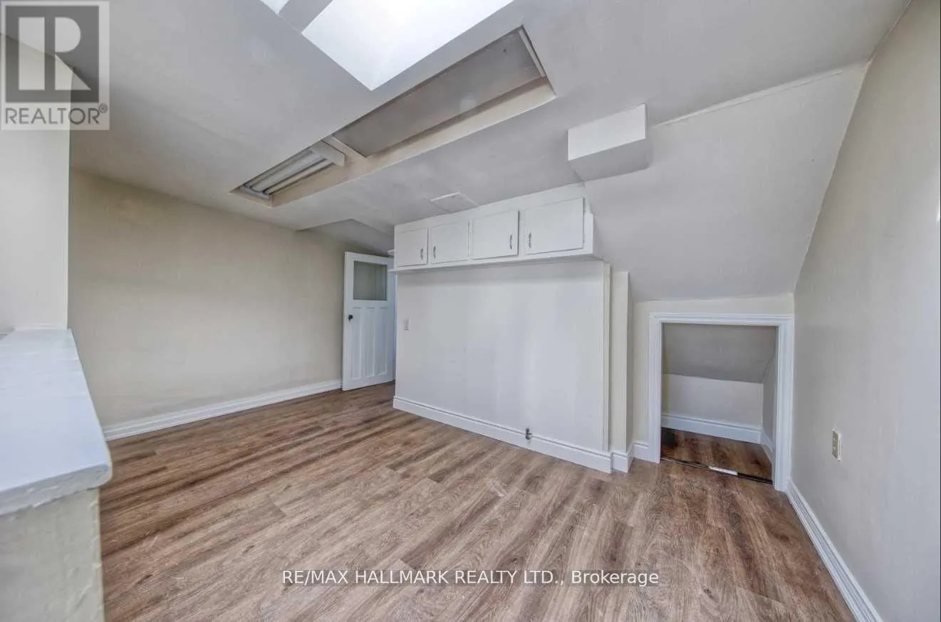 UPPER - 46 SPRINGHURST AVENUE