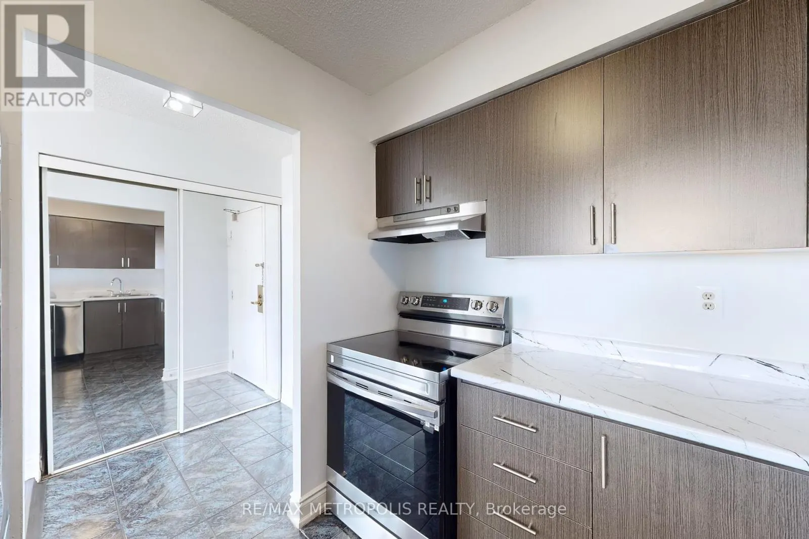 606 - 2901 KIPLING AVENUE