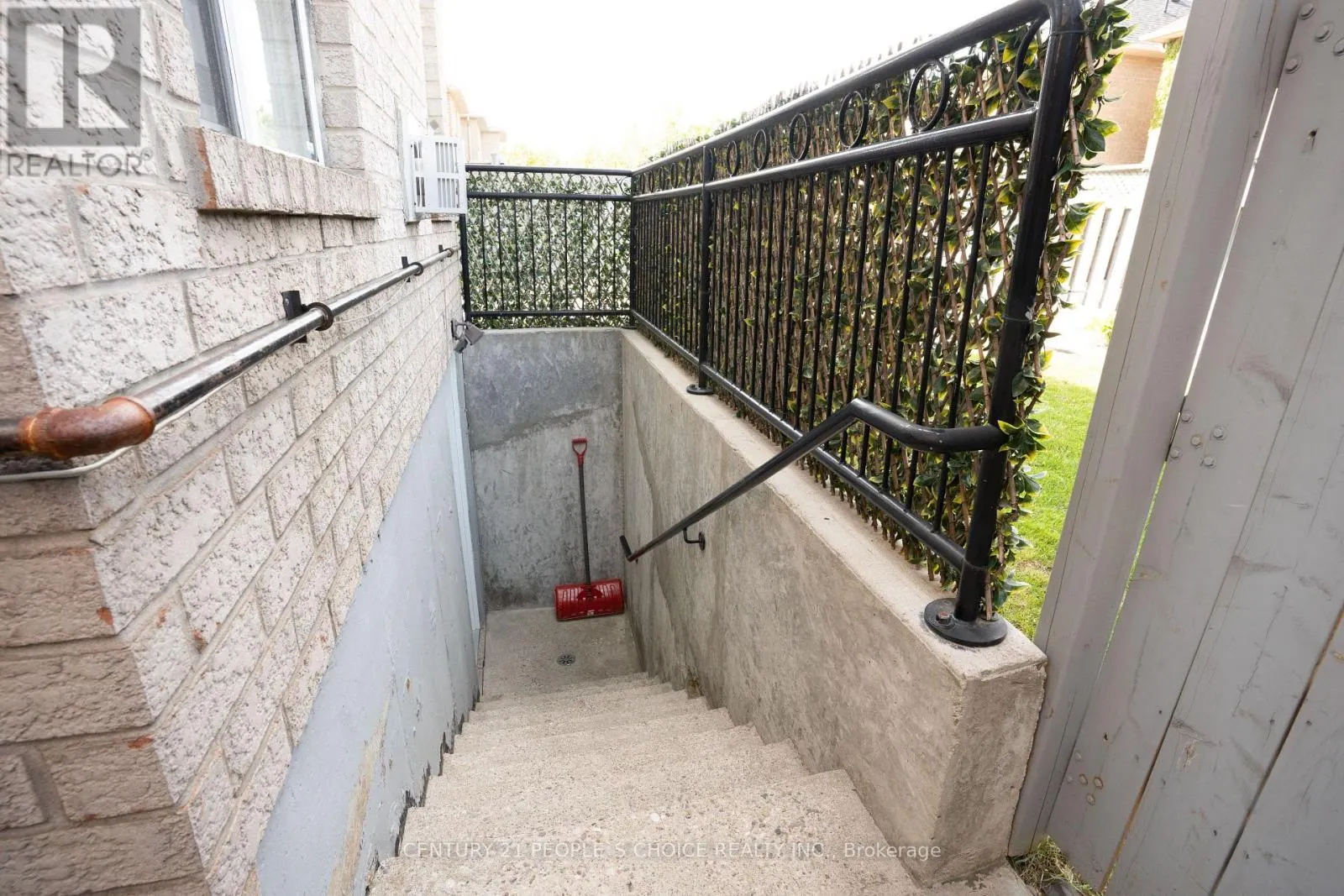 111 BRISDALE DRIVE
