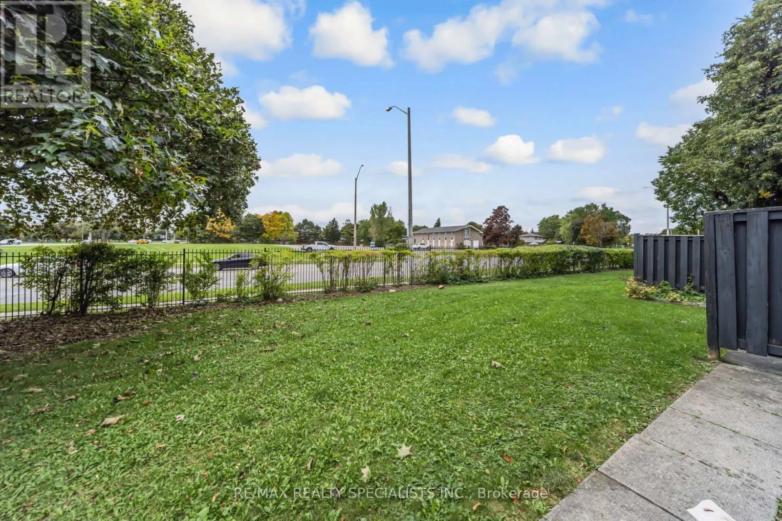 20 DARRAS COURT