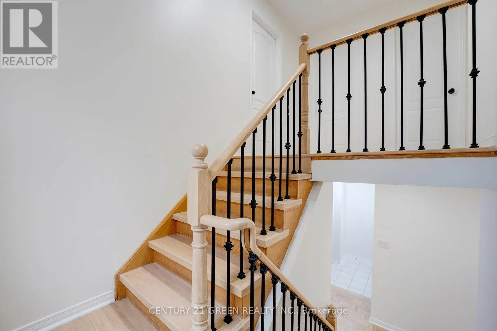 62 SAINTSBURY CRESCENT