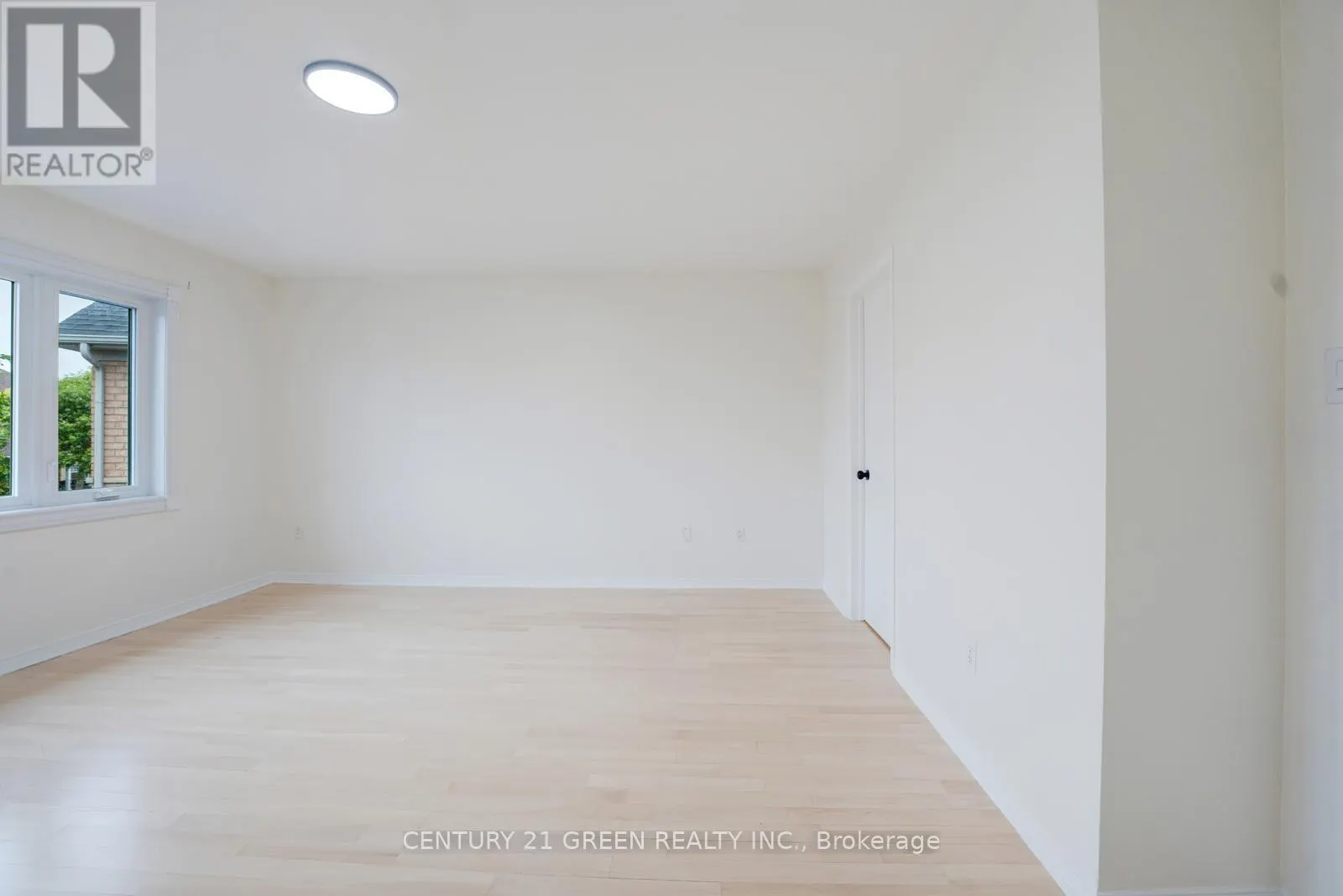 62 SAINTSBURY CRESCENT