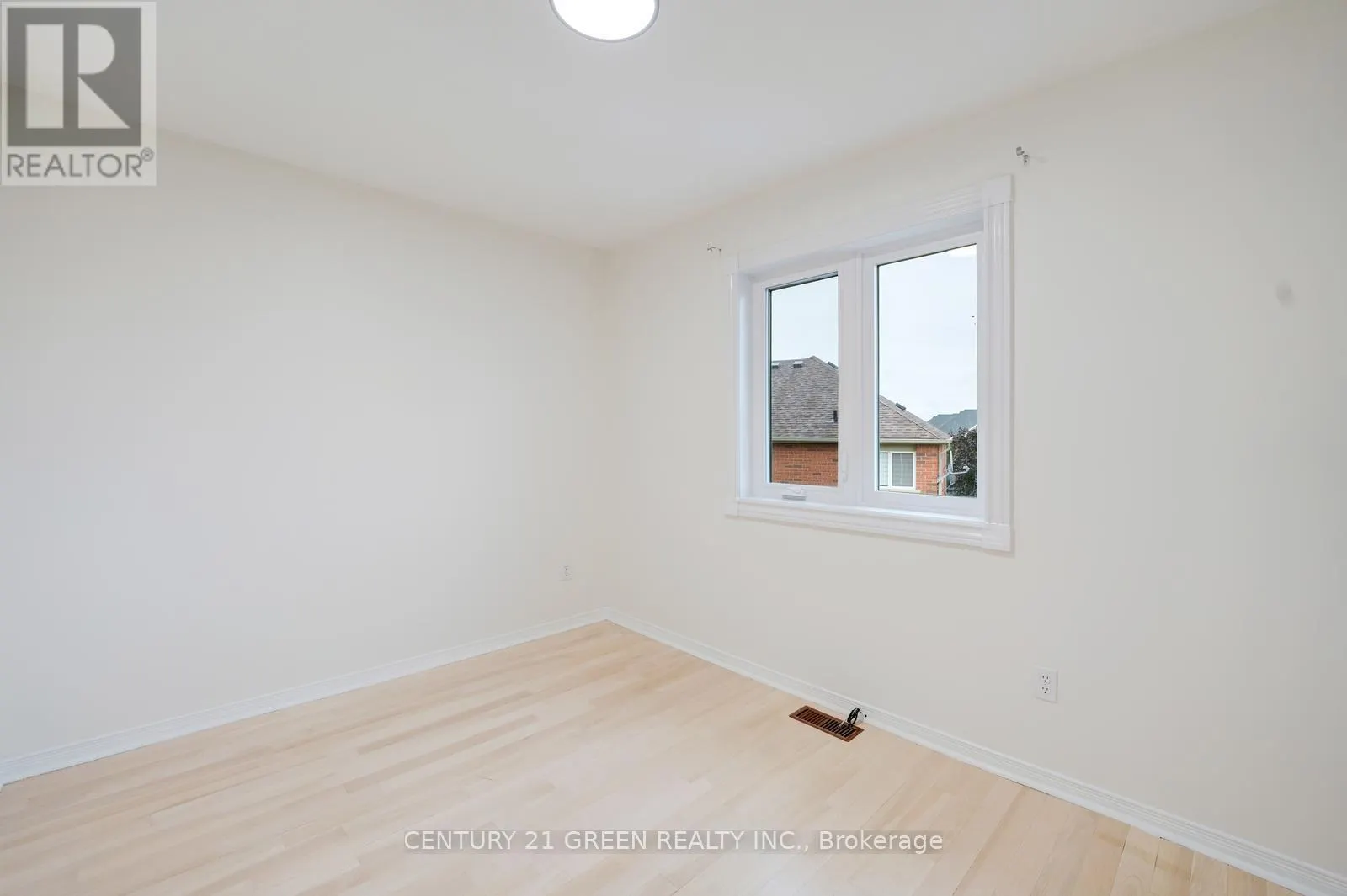 62 SAINTSBURY CRESCENT