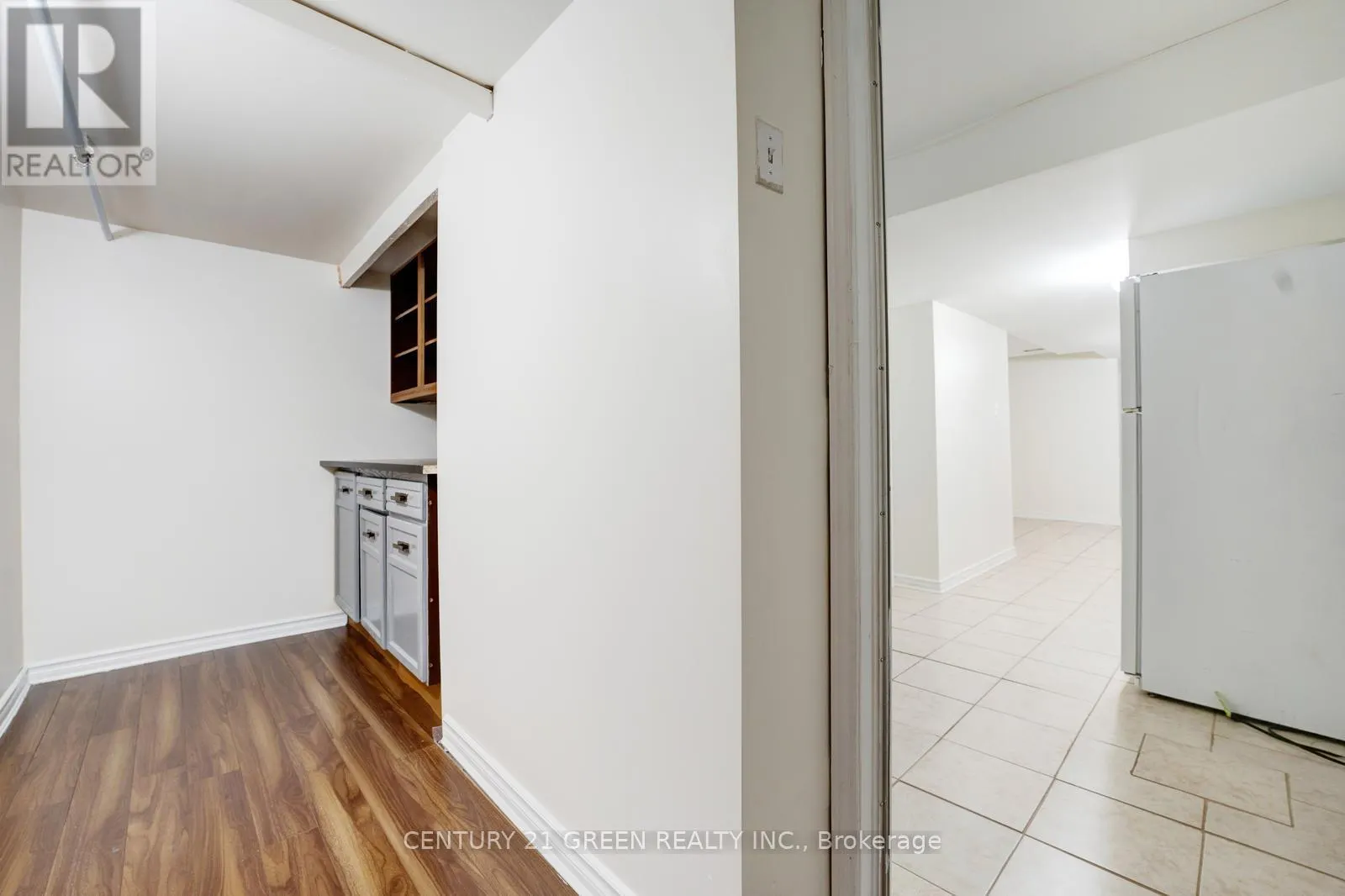 62 SAINTSBURY CRESCENT