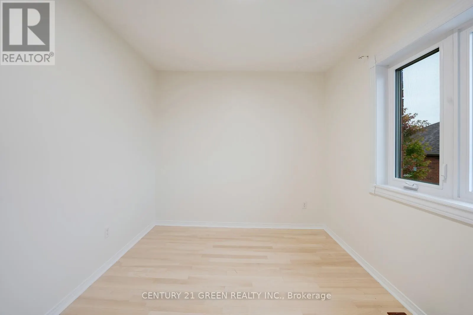 62 SAINTSBURY CRESCENT