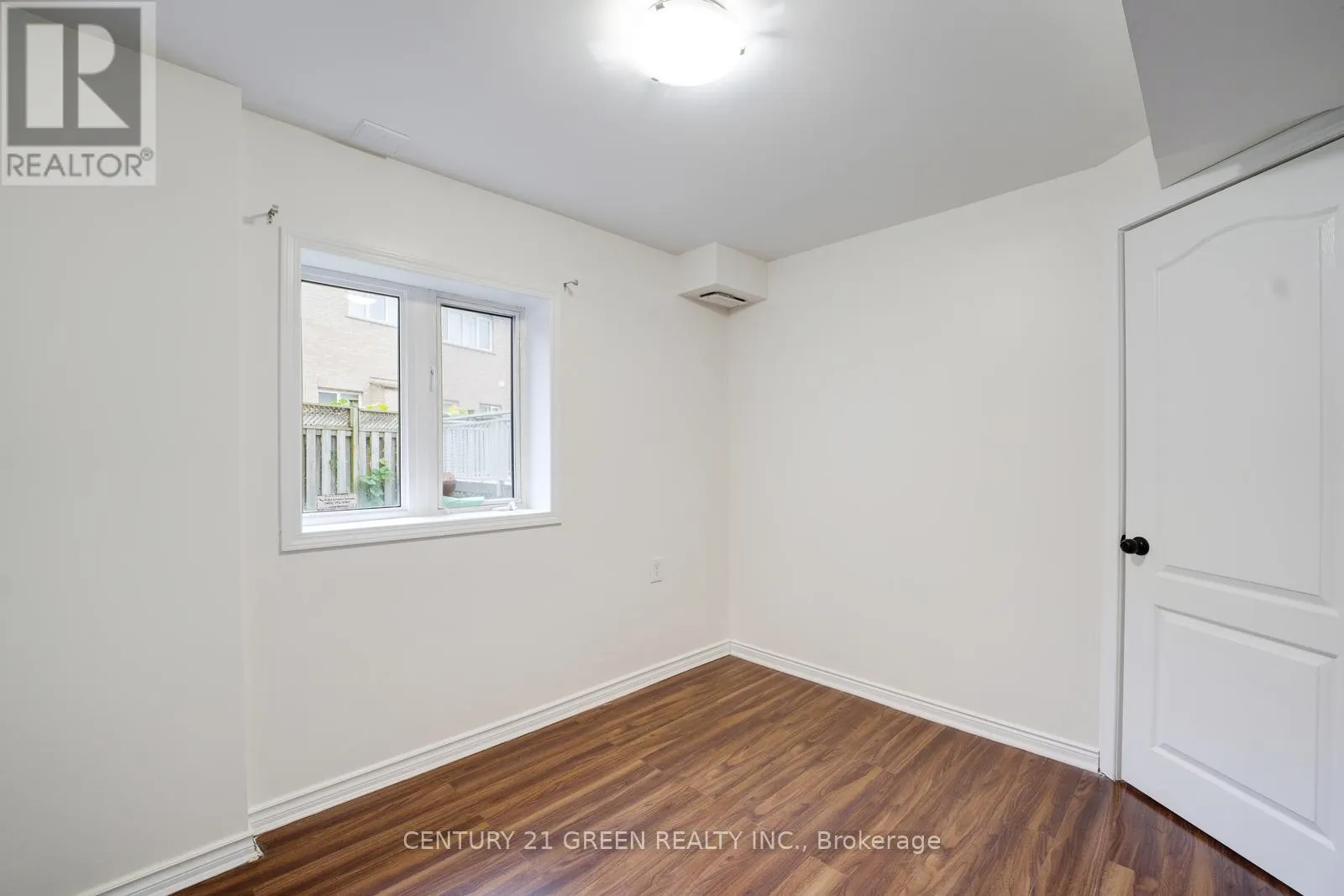62 SAINTSBURY CRESCENT