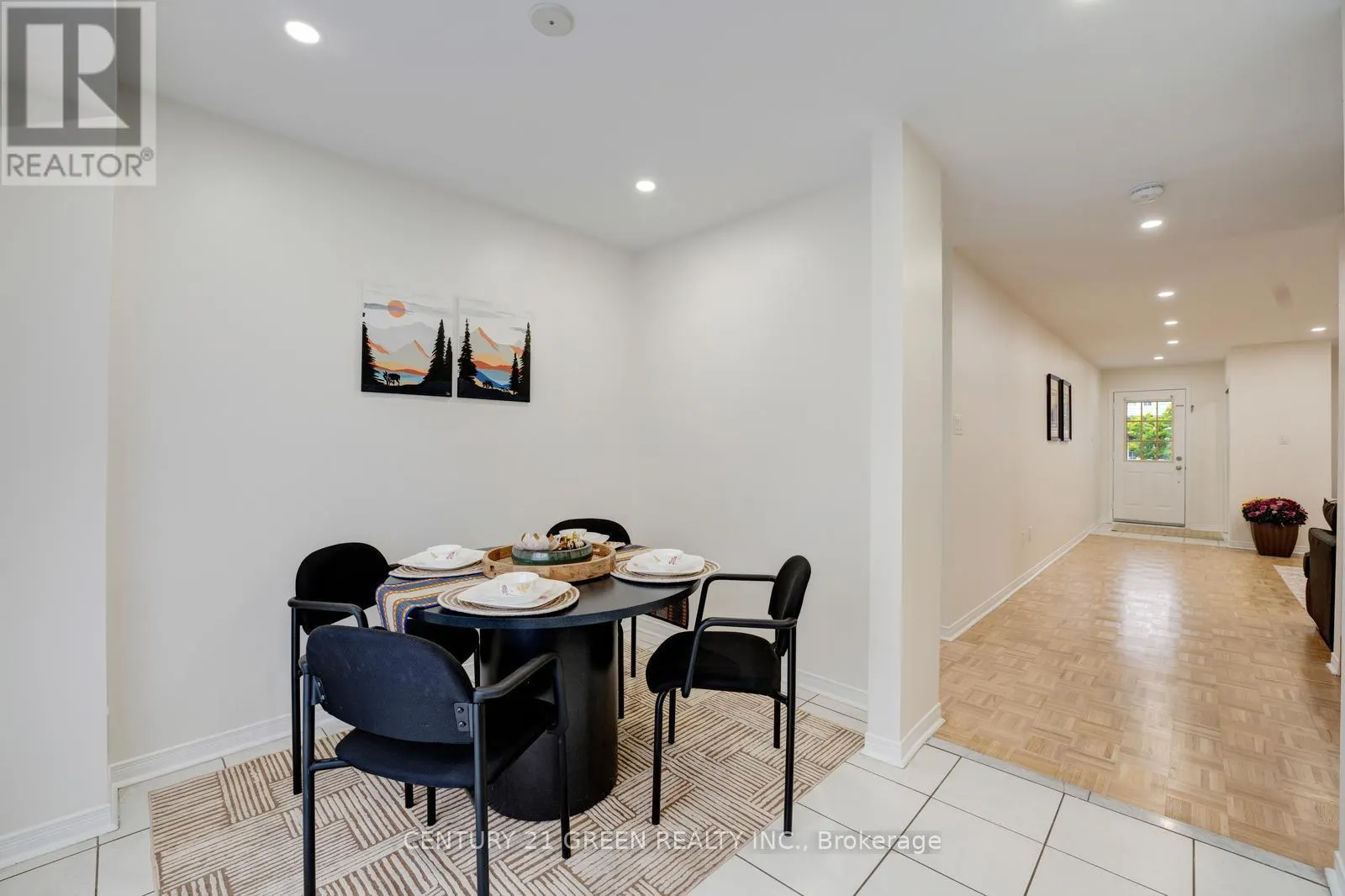 62 SAINTSBURY CRESCENT