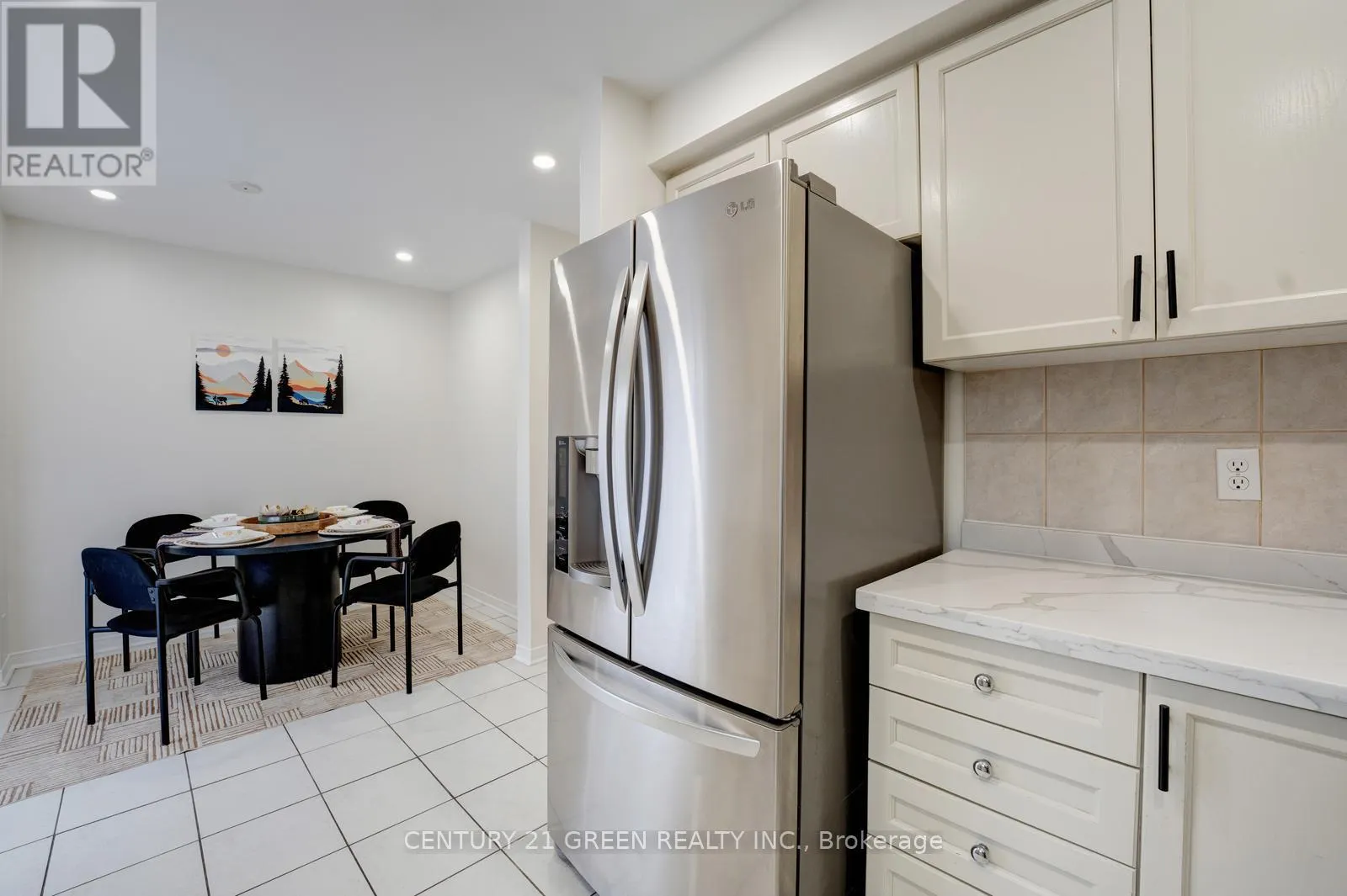 62 SAINTSBURY CRESCENT