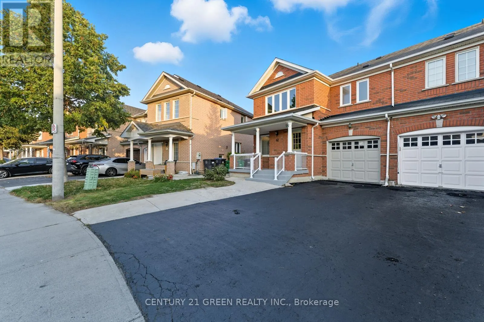 62 SAINTSBURY CRESCENT