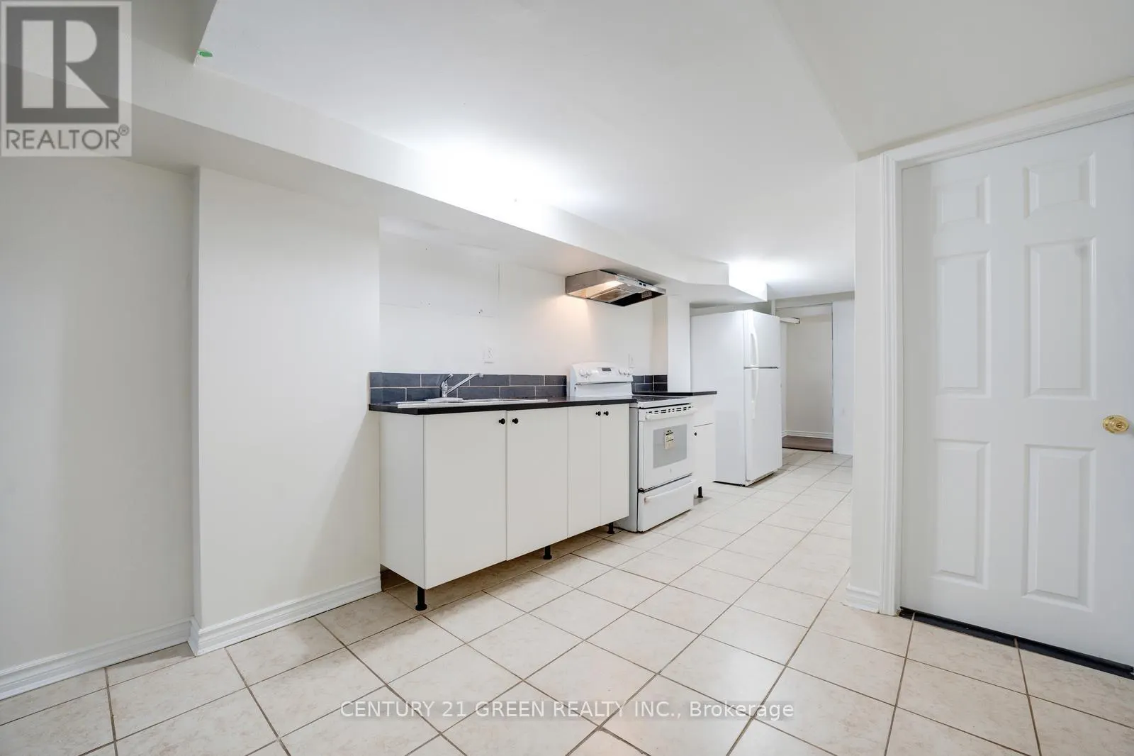 62 SAINTSBURY CRESCENT