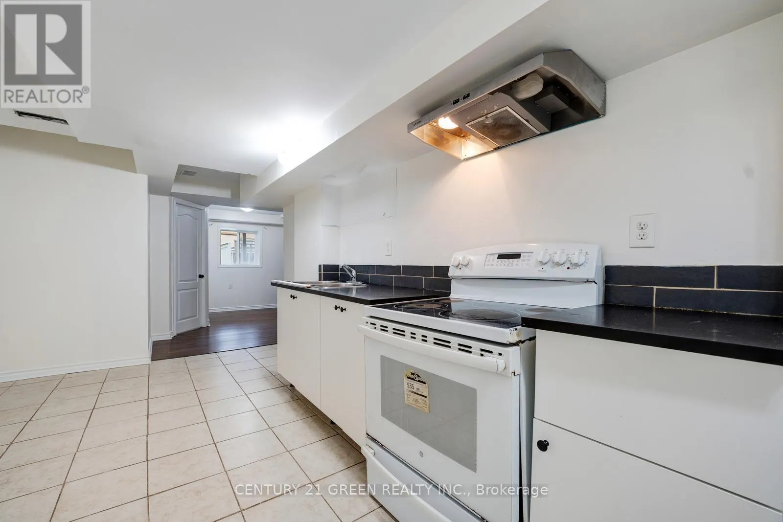 62 SAINTSBURY CRESCENT