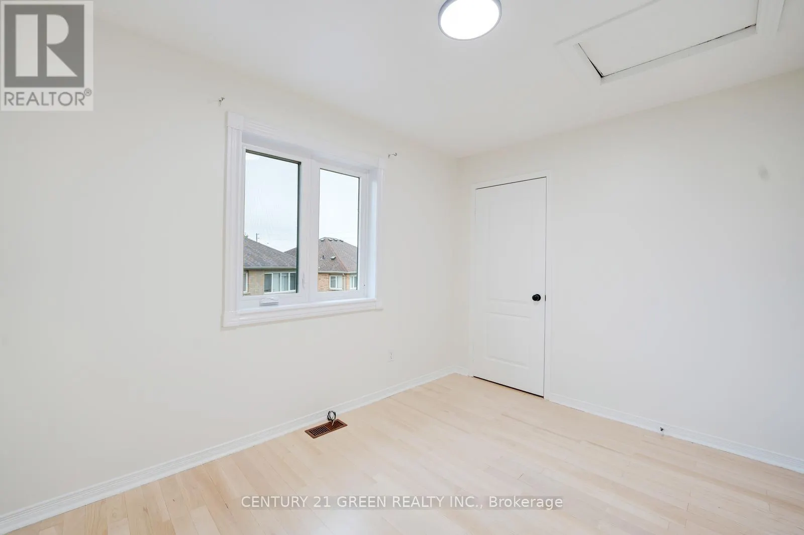 62 SAINTSBURY CRESCENT