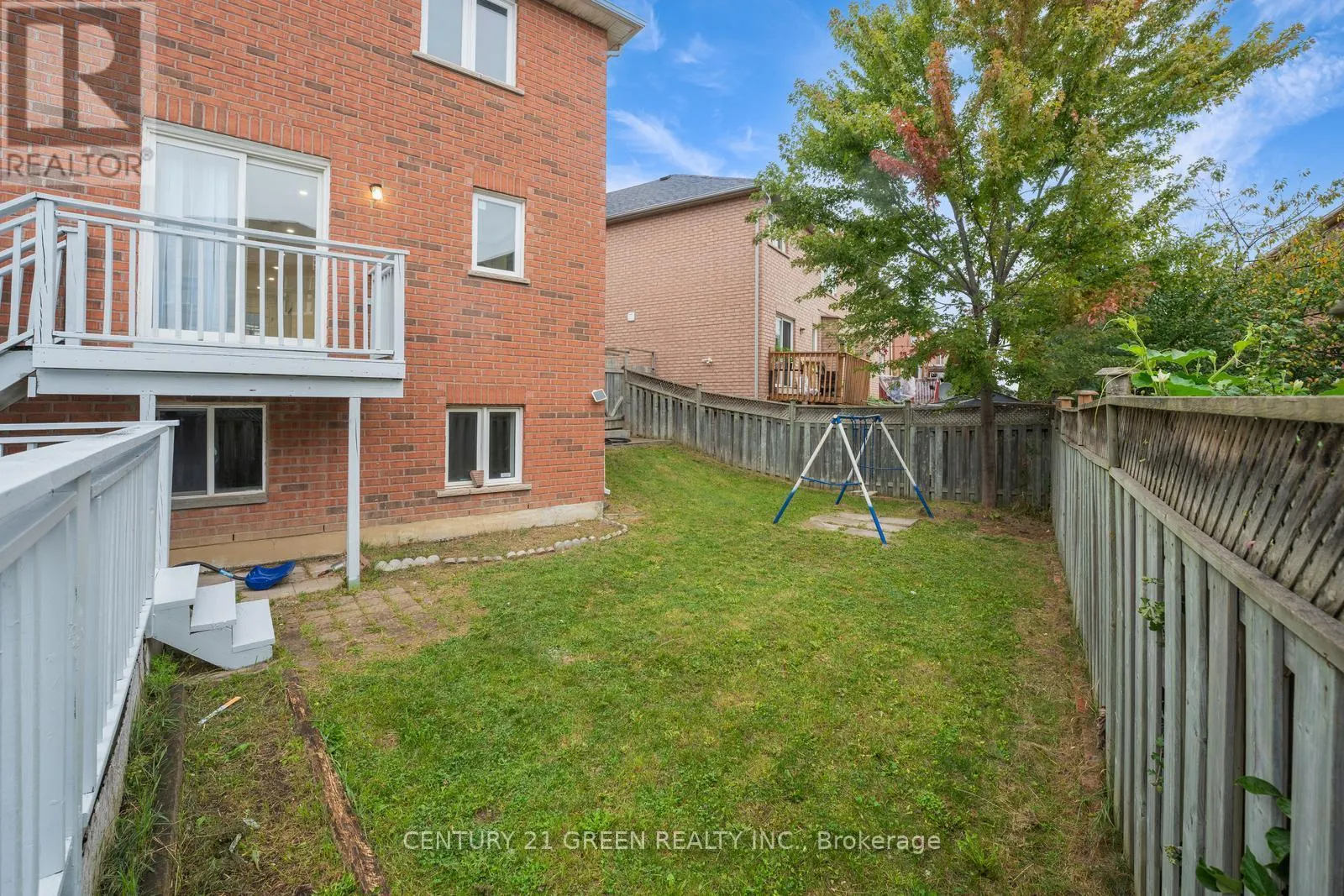 62 SAINTSBURY CRESCENT