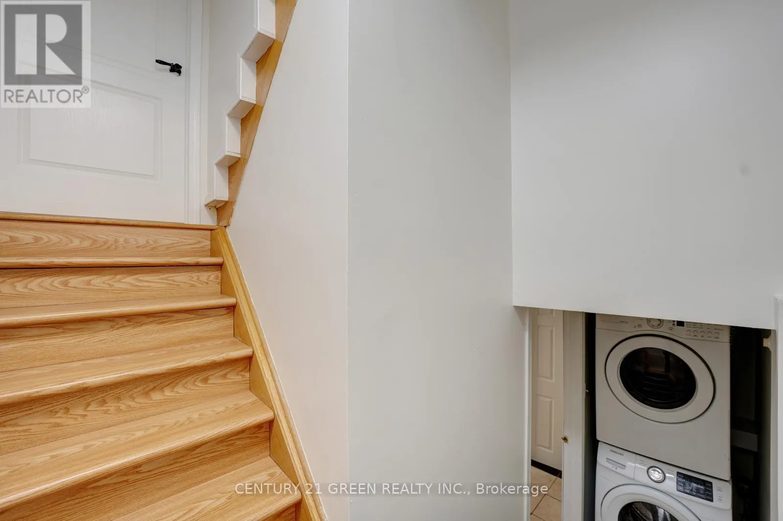 62 SAINTSBURY CRESCENT