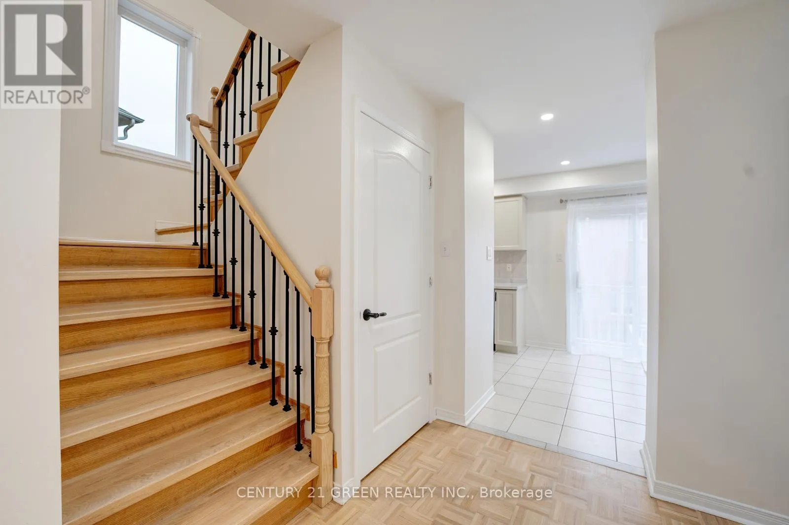 62 SAINTSBURY CRESCENT