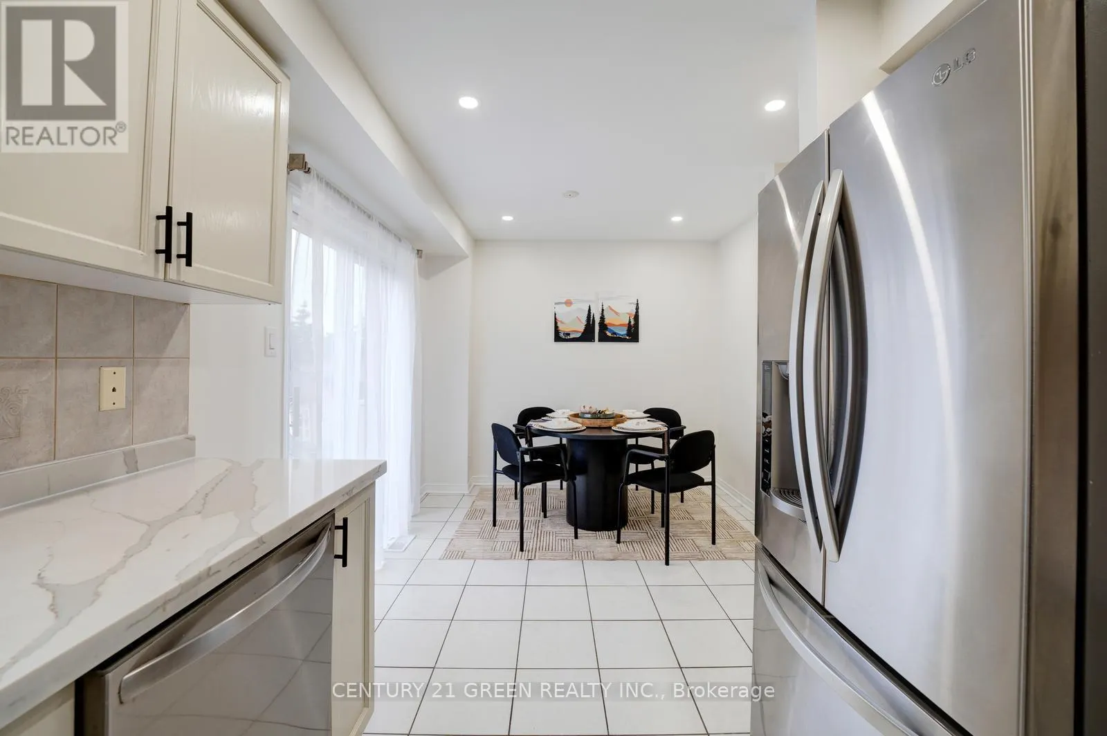 62 SAINTSBURY CRESCENT