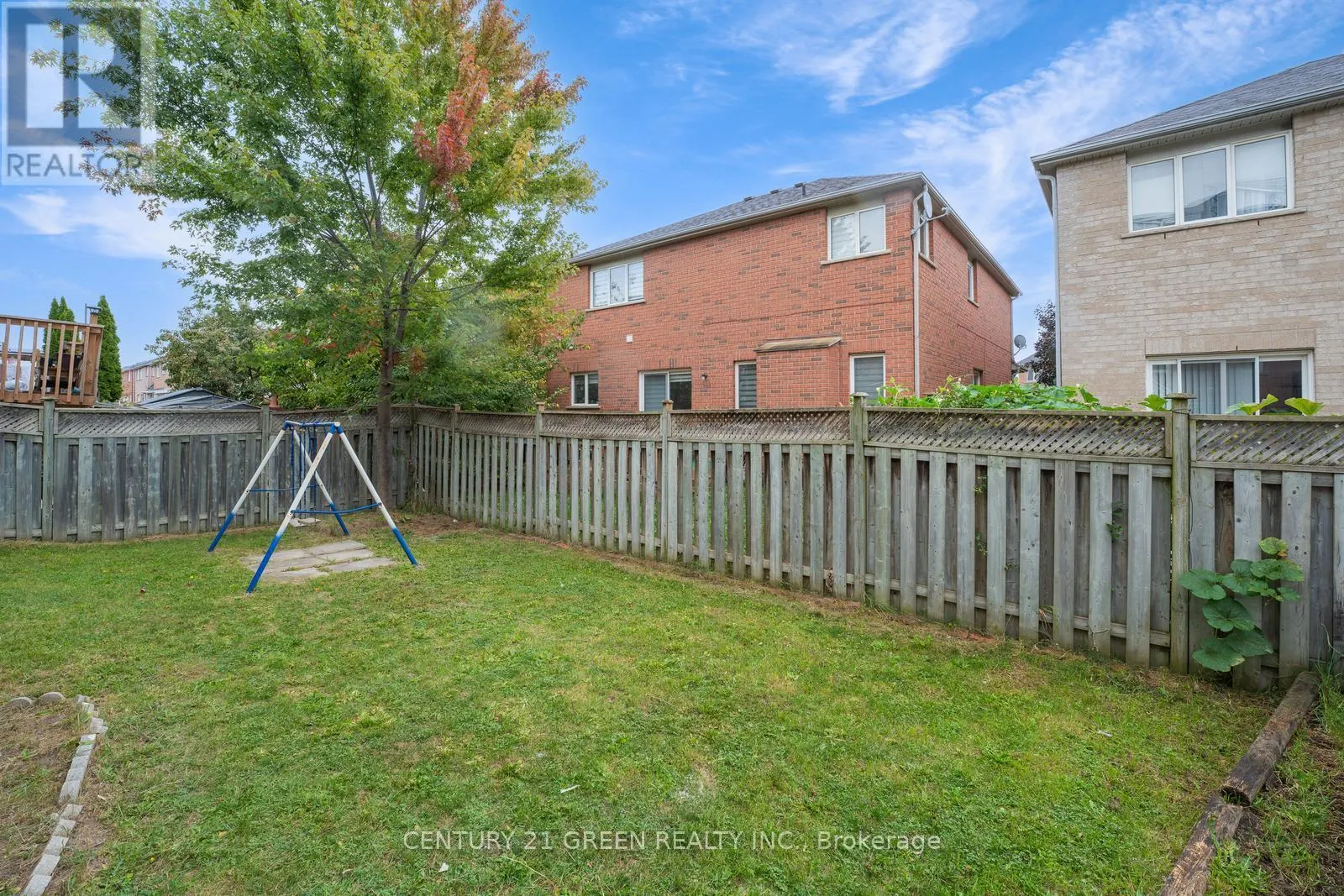 62 SAINTSBURY CRESCENT