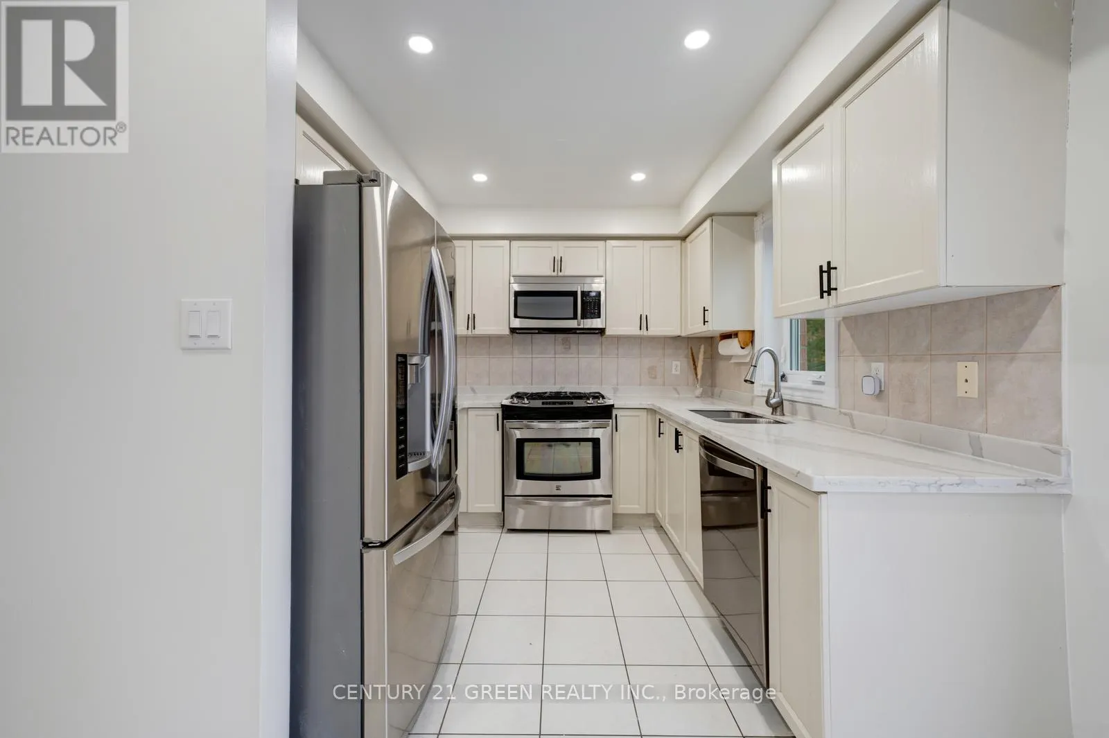 62 SAINTSBURY CRESCENT
