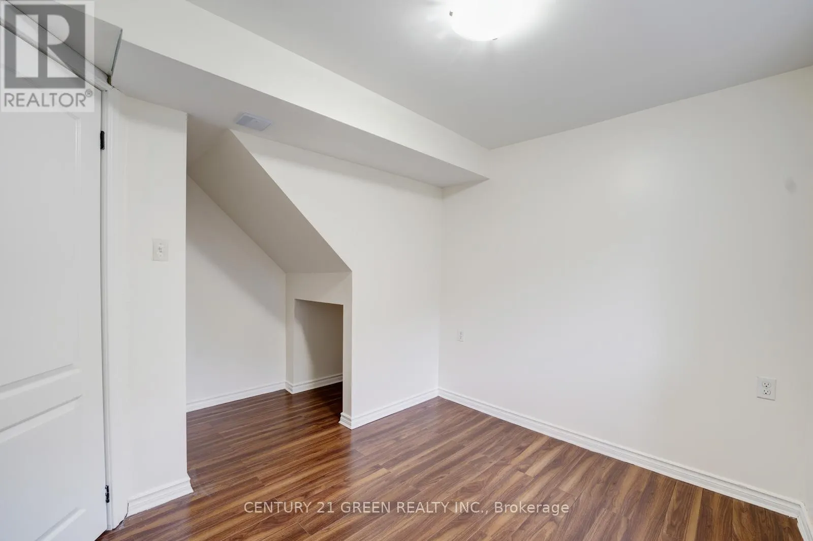 62 SAINTSBURY CRESCENT