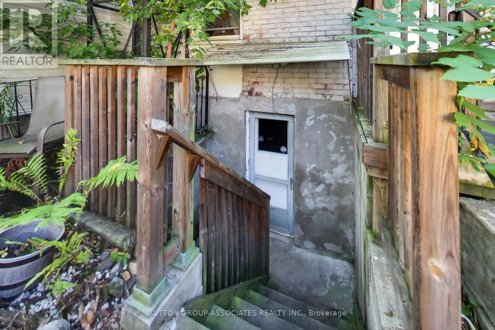 203 FAIRVIEW AVENUE