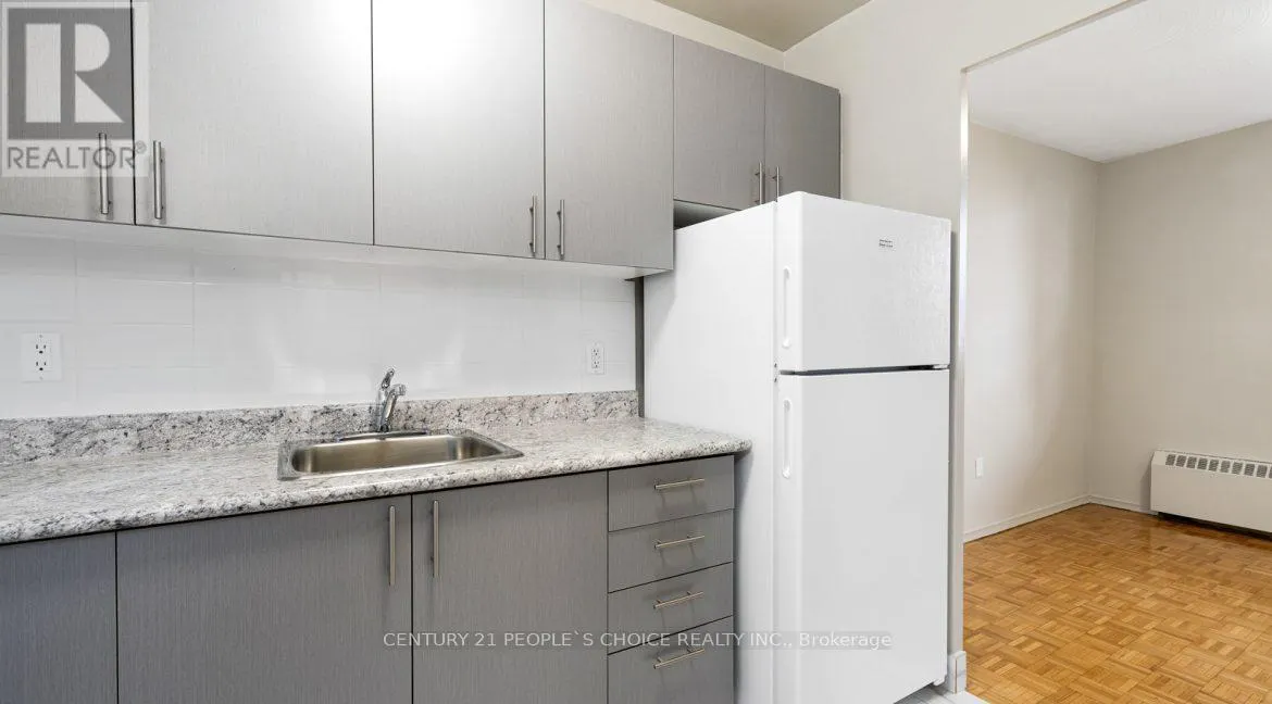 512 - 20 PAISLEY BOULEVARD W