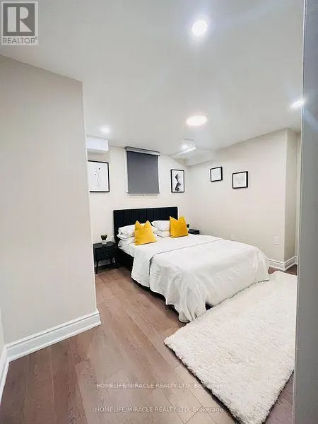 BASEMENT - 52 VERSAILLES CRESCENT