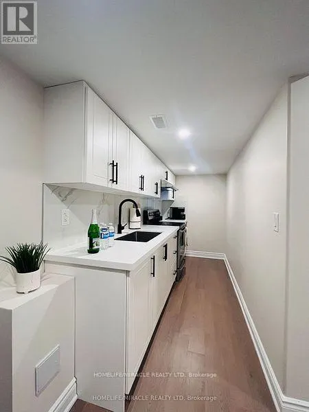 BASEMENT - 52 VERSAILLES CRESCENT