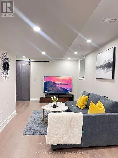 BASEMENT - 52 VERSAILLES CRESCENT