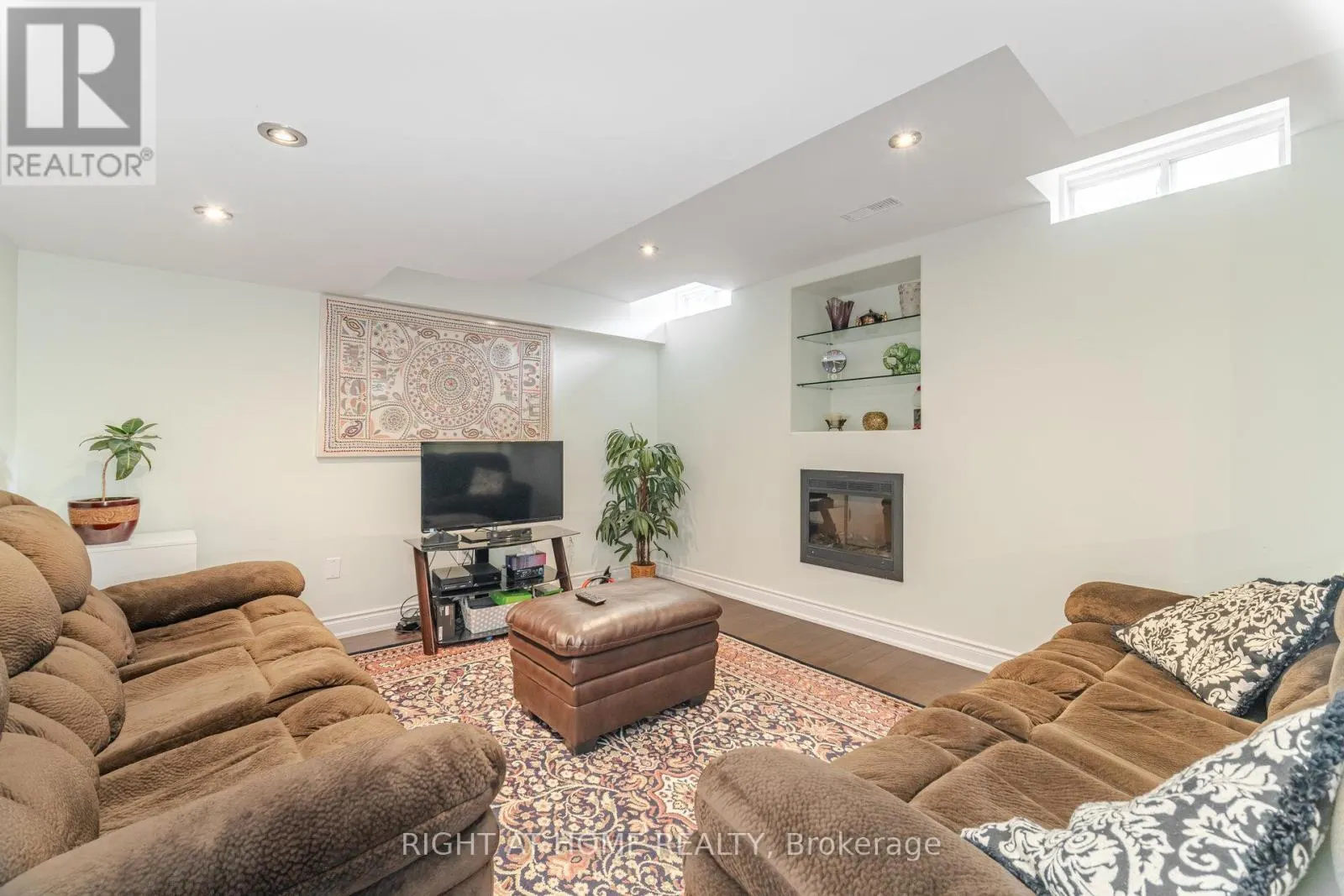 5467 BLUE SPRUCE AVENUE