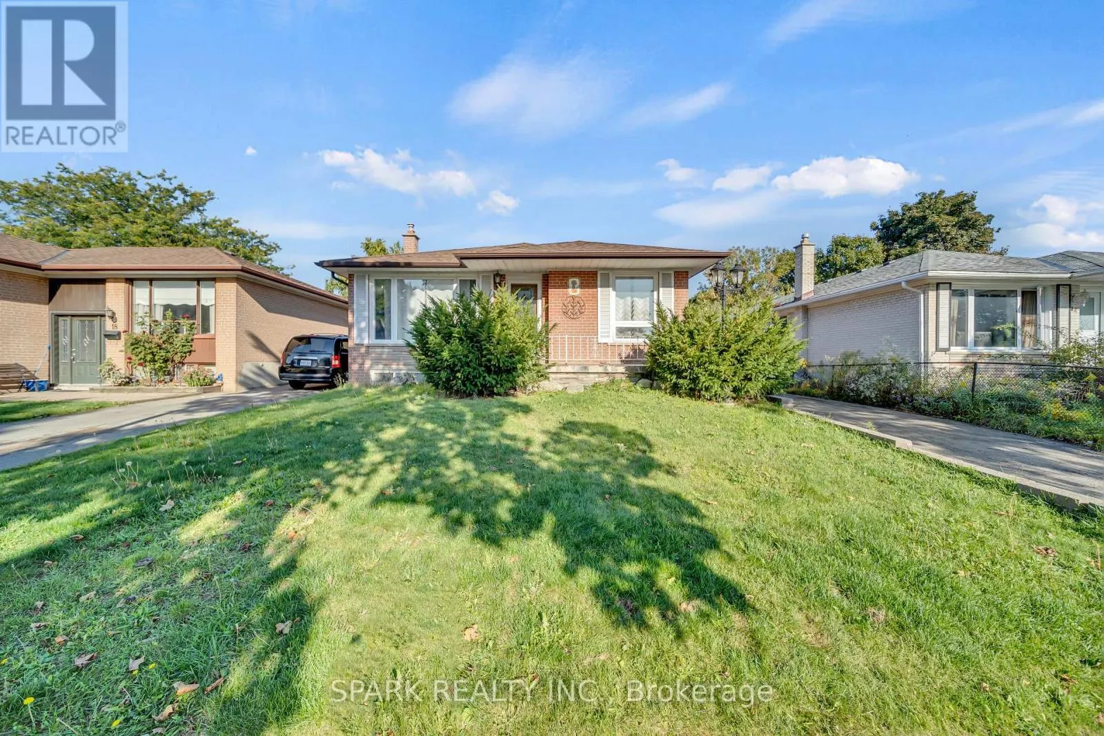 UPPER - 16 HORWOOD DRIVE
