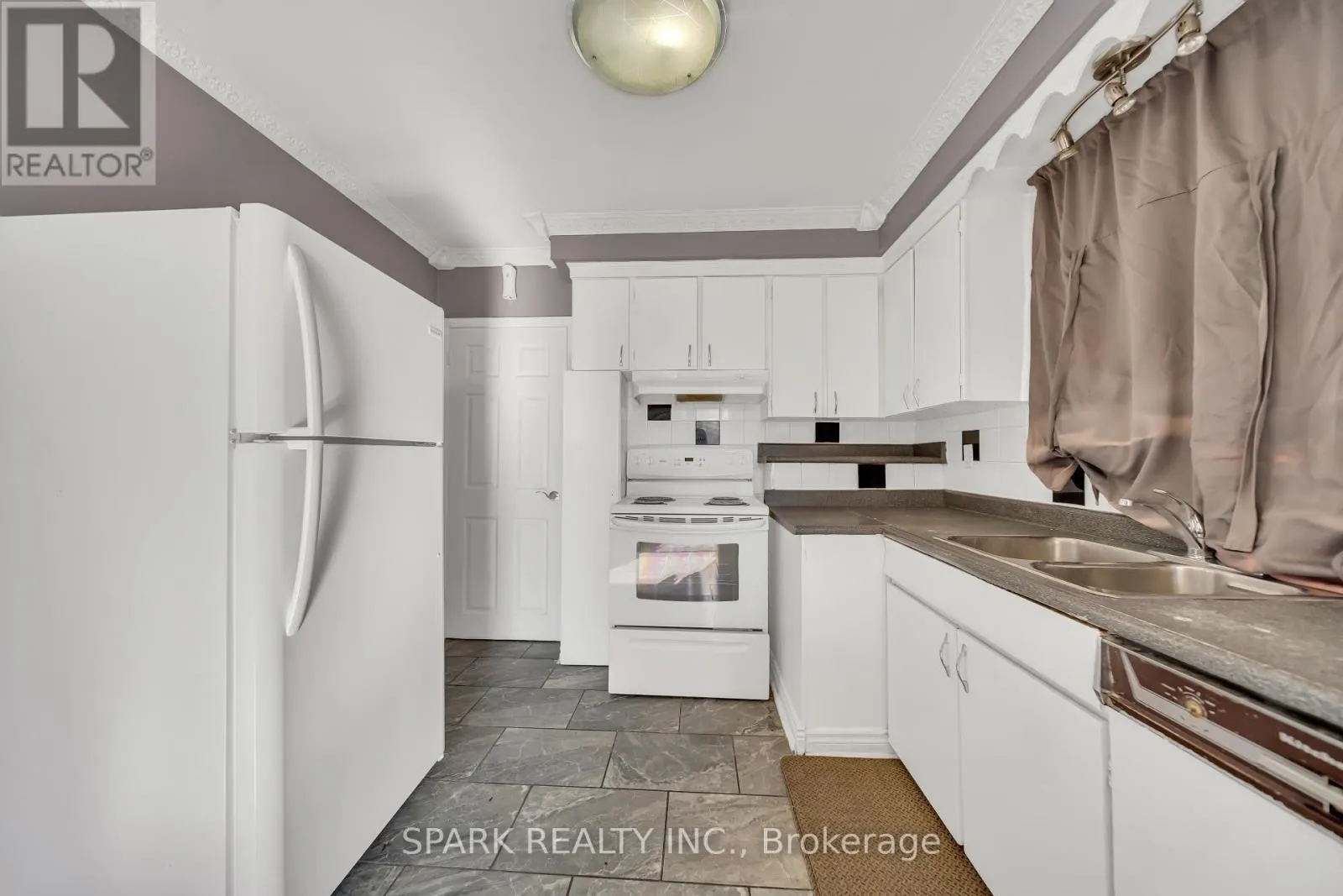 UPPER - 16 HORWOOD DRIVE