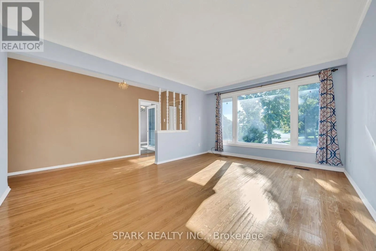 UPPER - 16 HORWOOD DRIVE