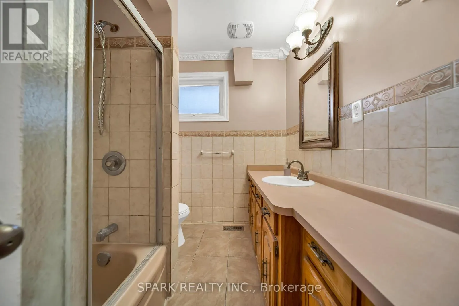 UPPER - 16 HORWOOD DRIVE