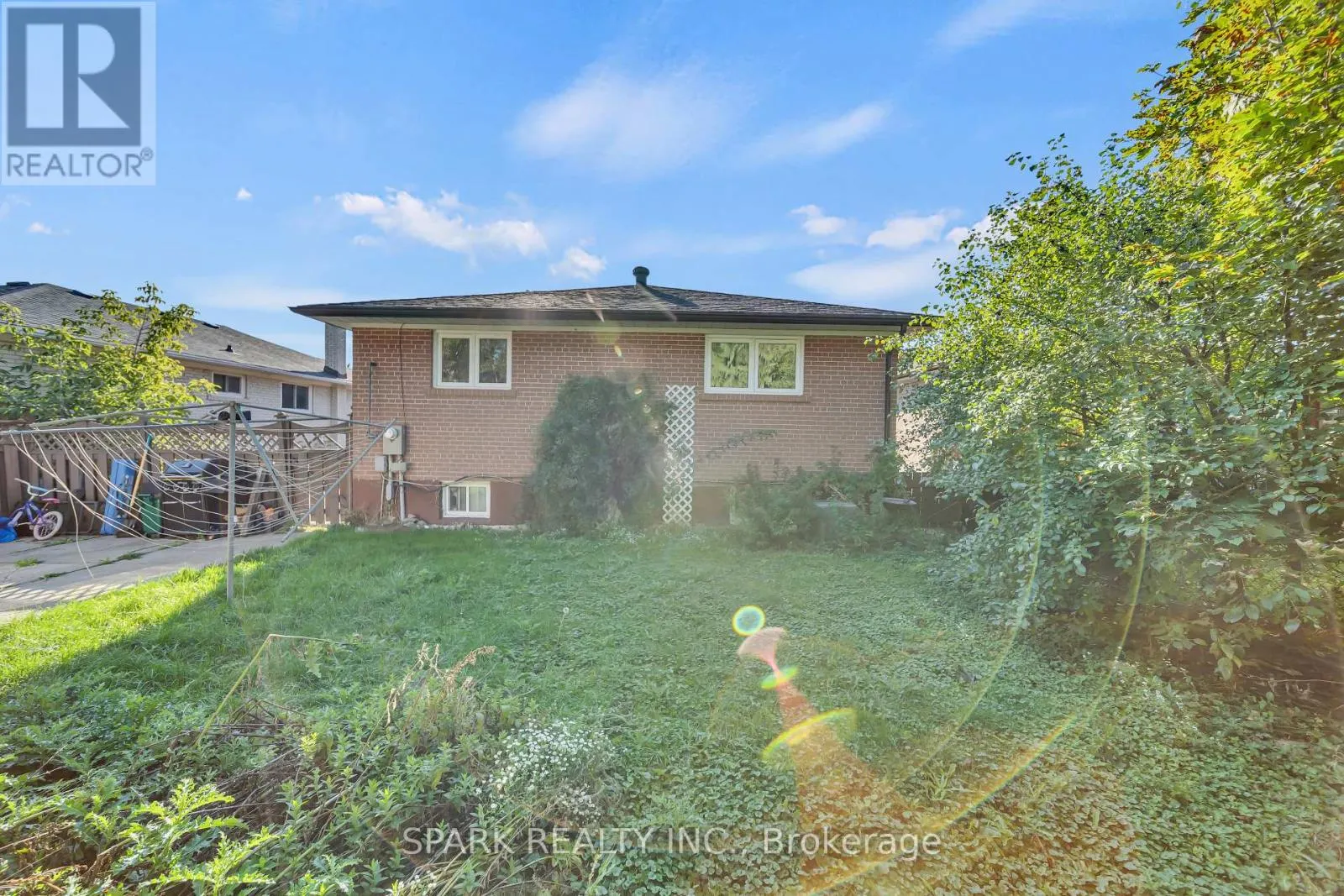 UPPER - 16 HORWOOD DRIVE