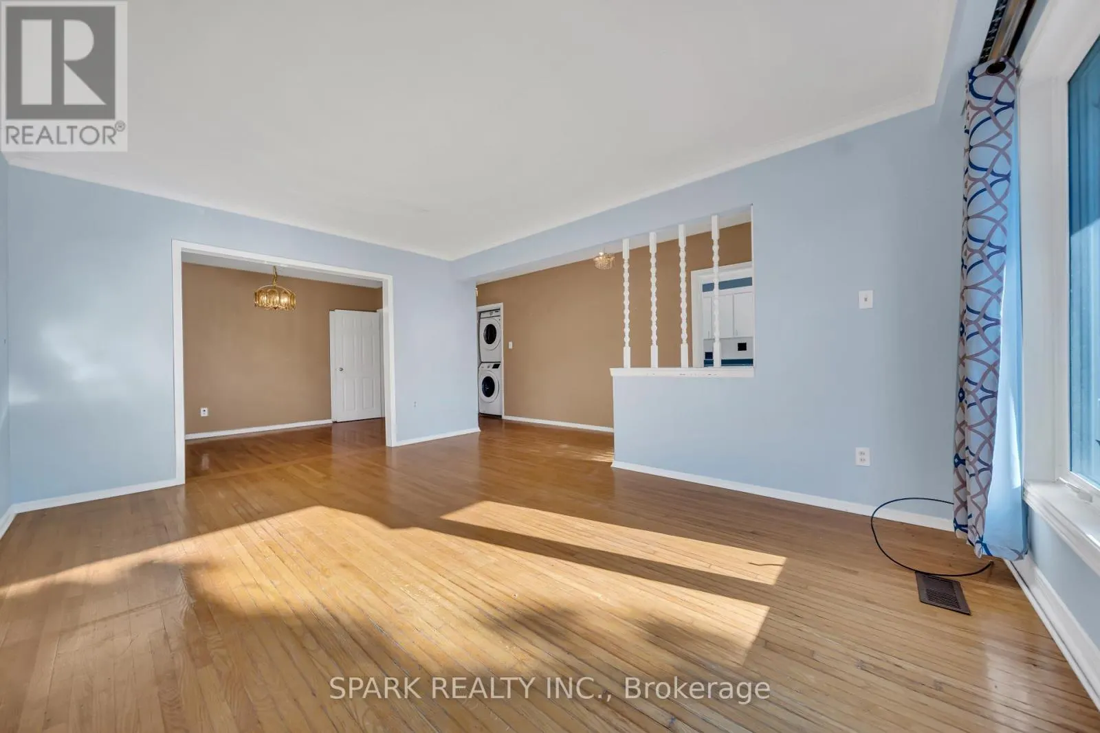 UPPER - 16 HORWOOD DRIVE