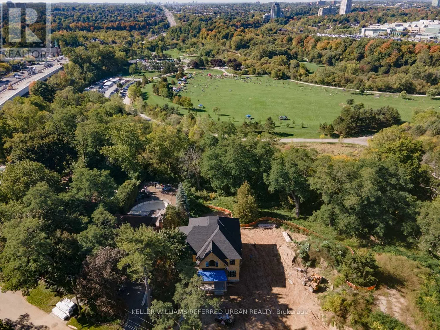 1429 DUNDAS CRESCENT