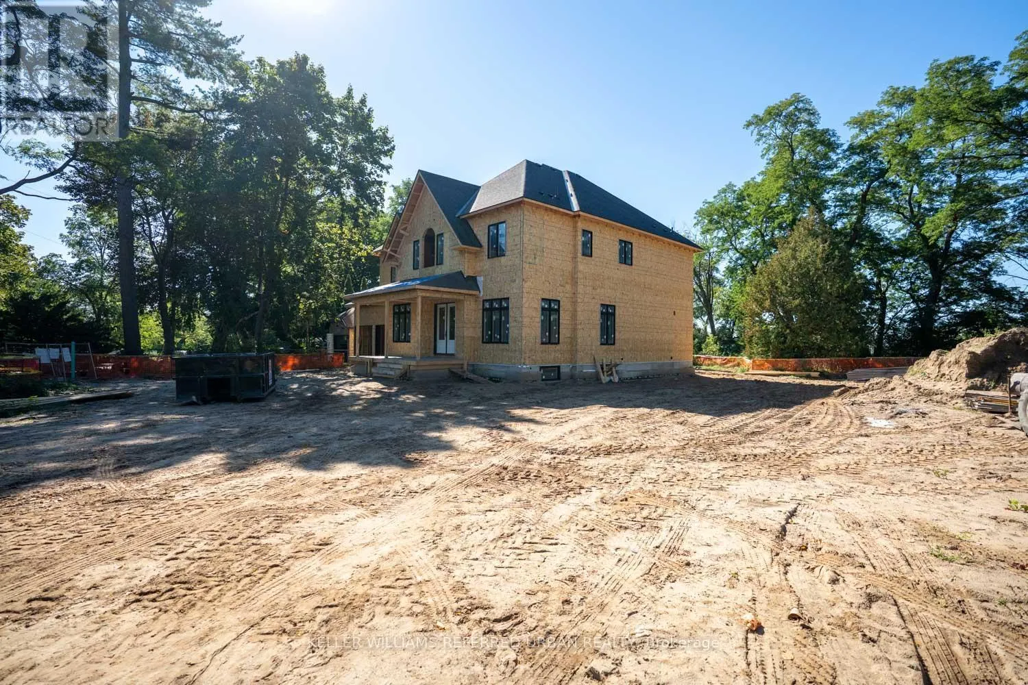 1429 DUNDAS CRESCENT