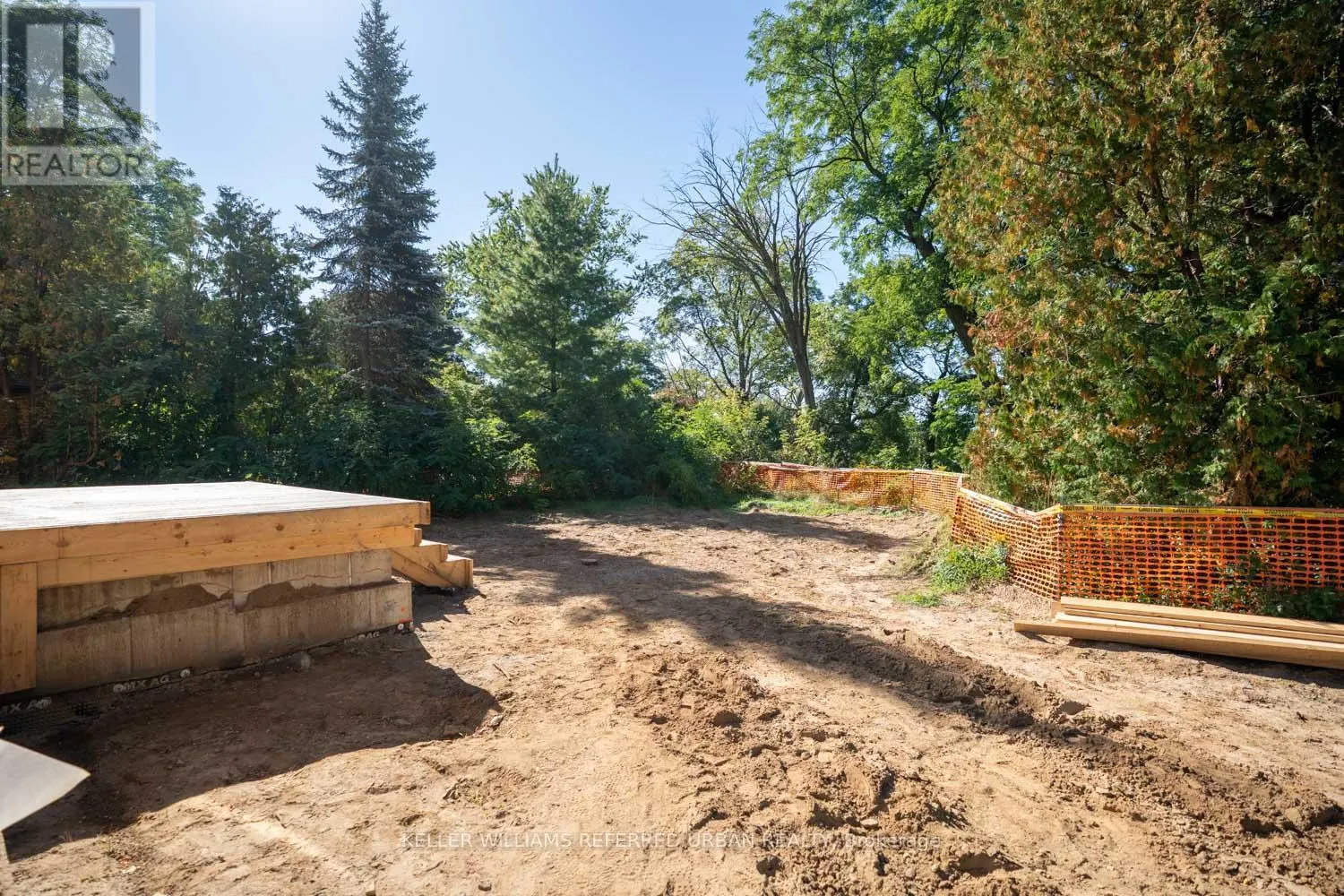 1429 DUNDAS CRESCENT