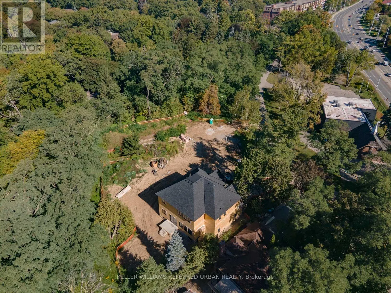 1429 DUNDAS CRESCENT