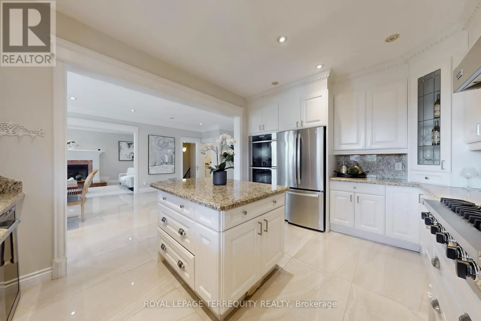 12 HIGHLAND HILL