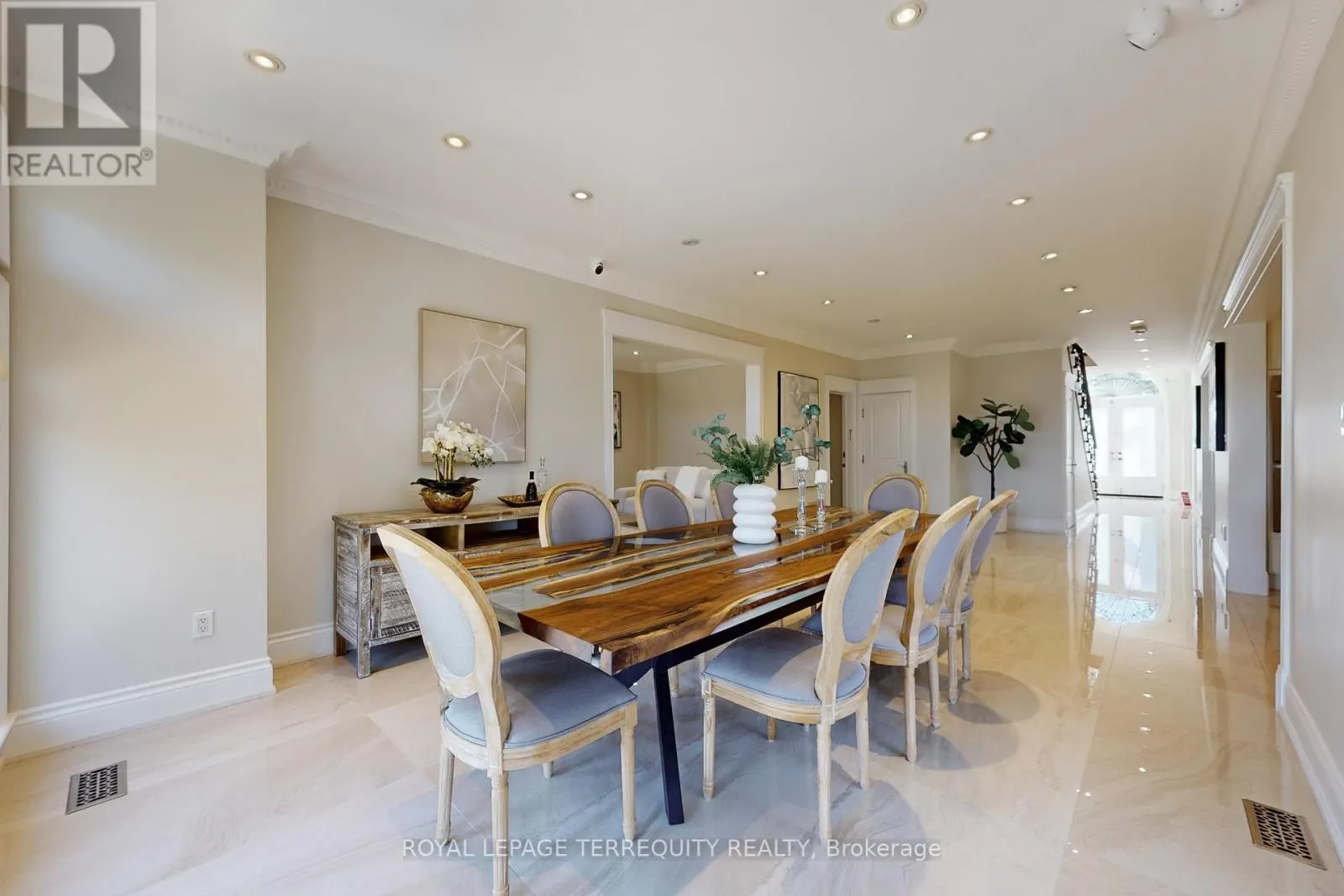 12 HIGHLAND HILL